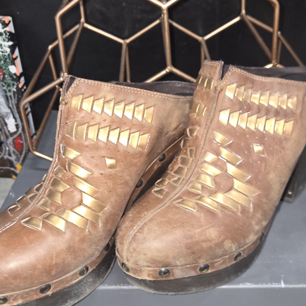 ARIAT Brown Studded Ankle Boots